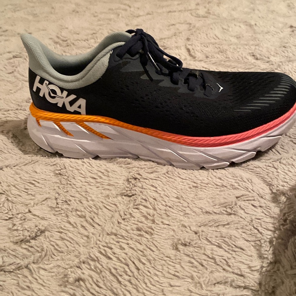 Hoka Clifton very good condition. 8.5 wide ladies